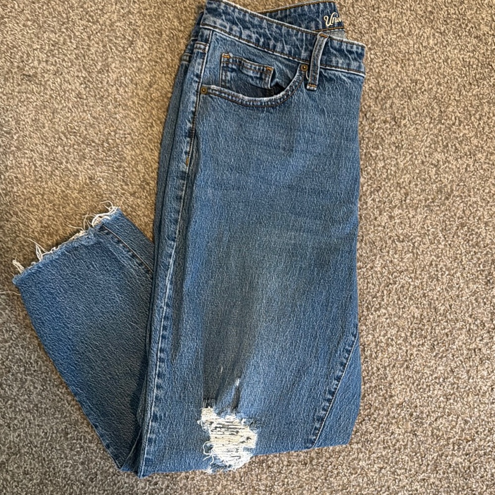 Universal Thread Classic Blue Distressed Cropped Jeans